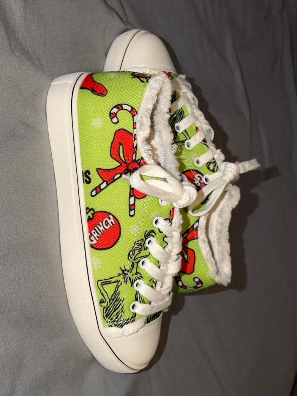 NWOT Women’s Green Grinch Print Canvas Sneakers with Faux Fur Trim - Picture 2 of 3
